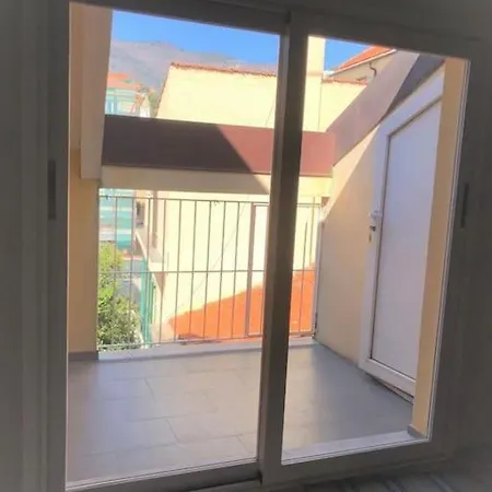 Budello Di Alassio, Ampio Con Box Vicino Al Mare *