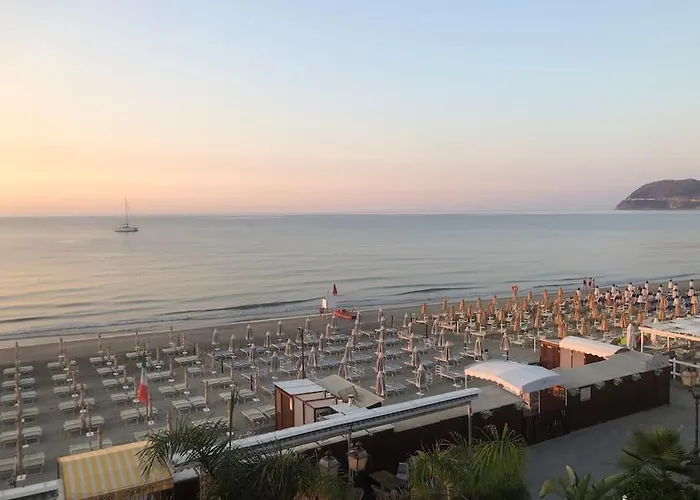 別荘 Budello Di Alassio, Ampio Con Box