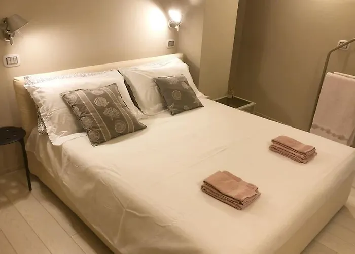 Budello Di Alassio, Ampio Con Box Feriehus Alassio